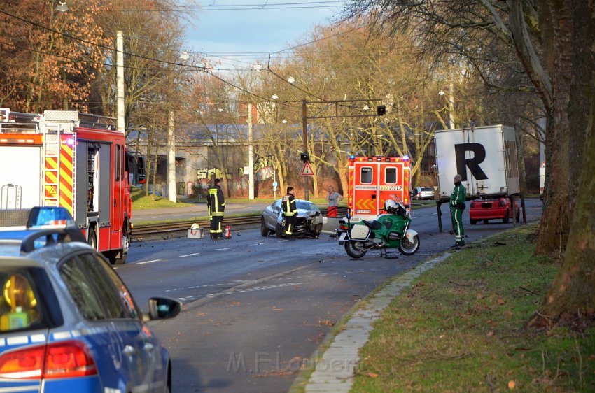 VU PKW Baum Koeln Muelheim Pfaelzischer Ring P021.JPG